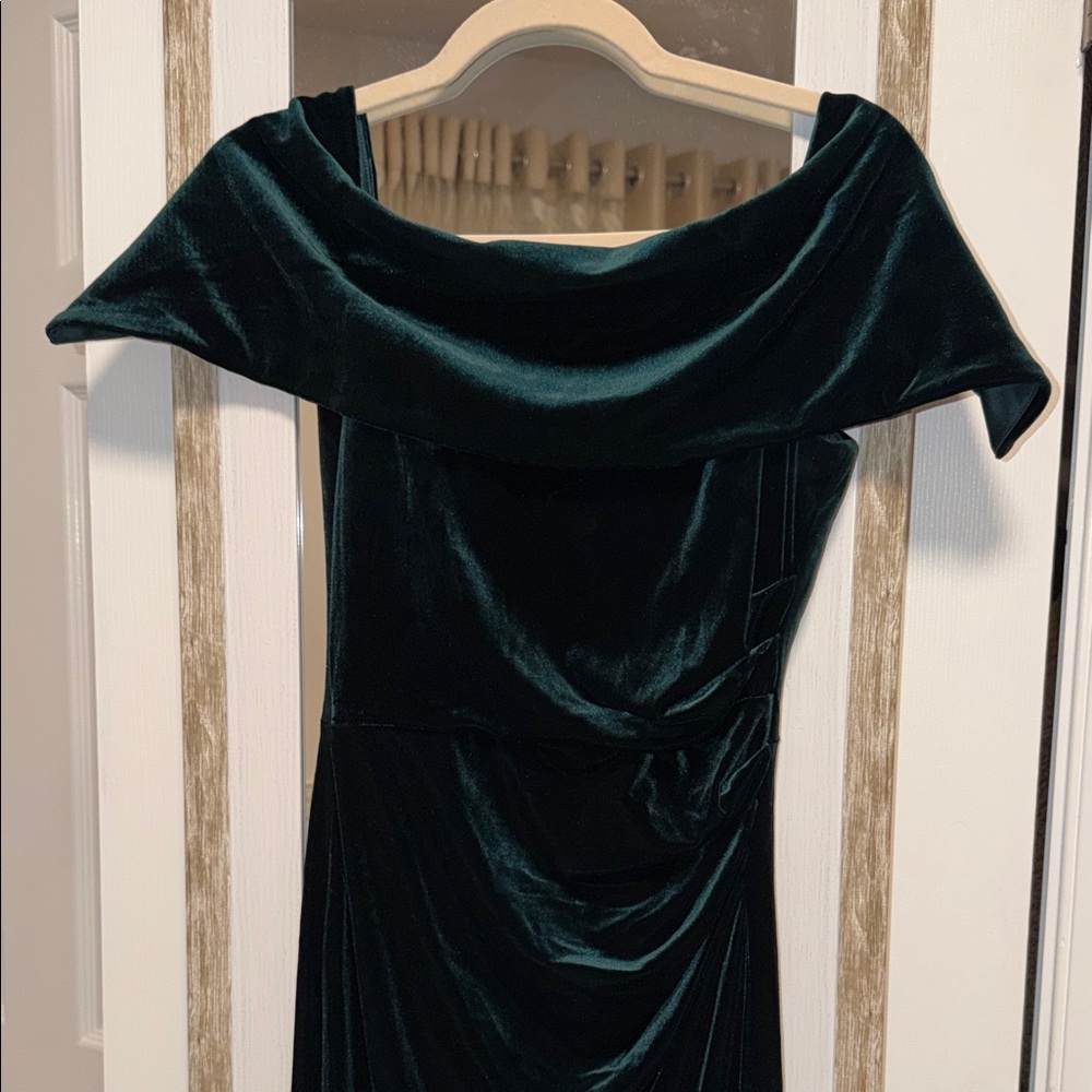 Vince Camuto One Shoulder Velvet Dress in Deep Green